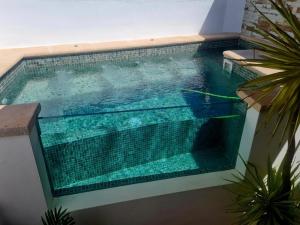 Bazén v ubytování La Casa Junto al Sendero del Río & Piscina # aire acondicionado nebo v jeho okolí