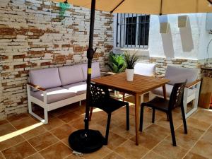 Posezení v ubytování La Casa Junto al Sendero del Río & Piscina # aire acondicionado