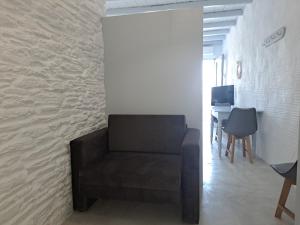 TV a/nebo společenská místnost v ubytování Richie's Sea View Romantic Residences