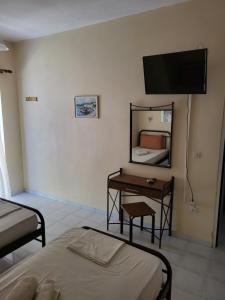Postel nebo postele na pokoji v ubytování Polyxenis Rooms
