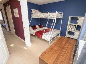 a bedroom with a bunk bed in a room at 19 Windsurfing Place in South Hayling