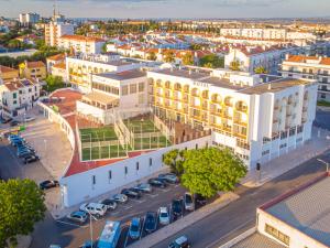 z góry widok na miasto z budynkami w obiekcie Hotel Melius w mieście Beja