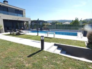 Bazén v ubytovaní Chalet de diseño moderno en Sanxenxo alebo v jeho blízkosti + 37 fotografií