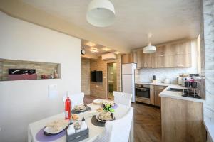 Køkken eller tekøkken på Sunset Luxury Apartment + 22 billeder