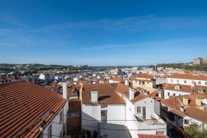 uitzicht op de stad vanaf de toren bij Casas da Comedia in Coimbra