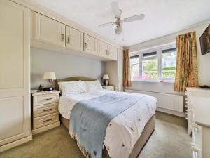 Ένα ή περισσότερα κρεβάτια σε δωμάτιο στο Pass the Keys Close to Uni homely and suitable for families