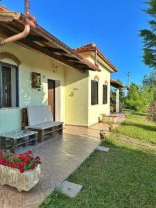 a patio in front of a small house at Agriturismo il Pianetto in Principina Terra