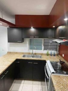 A cozinha ou cozinha compacta de Casa Laus - BONANZA RESIDENCIAL GDL