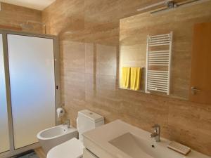 Ένα μπάνιο στο Vivenda Caixilão casa com 3 quartos +5 φωτογραφίες