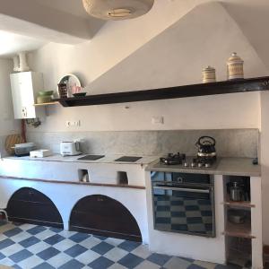 Kuhinja ili čajna kuhinja u objektu Matteotti 45