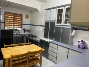 Η κουζίνα ή μικρή κουζίνα στο 83 Homestay