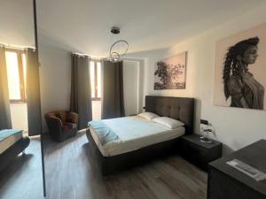 Ένα ή περισσότερα κρεβάτια σε δωμάτιο στο Apartment in Central Square with Lake View