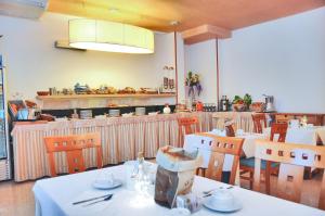 Restoran või mõni muu söögikoht majutusasutuses Hotel Itta