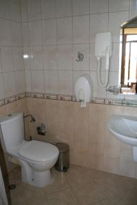 A bathroom at Hotel Golden fish Nessebur