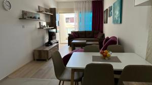 Nhà bếp/bếp nhỏ tại Ambassador apartment Bečići