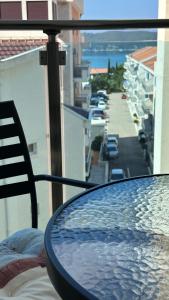 Ban công/sân hiên tại Ambassador apartment Bečići +7 ảnh