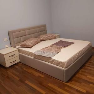 a bed with two pillows on it in a bedroom at Villa Spinarica in Zverneci