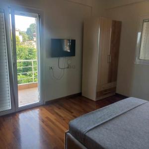 a bedroom with a bed and a sliding glass door at Villa Spinarica in Zverneci