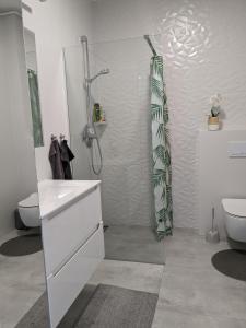 Koupelna v ubytování Luxoro Apartament