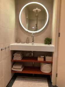 a bathroom with a sink and a mirror at B&B Het Postkantoortje in Gorssel