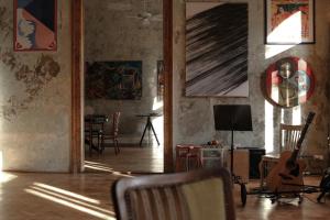TV a/nebo společenská místnost v ubytování Brody House - boutique hotel
