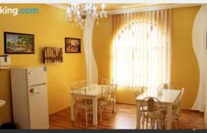 Kuchyň nebo kuchyňský kout v ubytování Hotel Zarafshon in Dushanbe