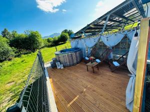 Balkón alebo terasa v ubytovaní Villa 84 & Apartments - Jacuzzi, Sauna