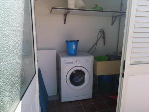 a washer and dryer in a small room at Rivabella Economy 2 in Gallipoli