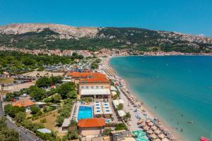 a view of a beach with a resort and the ocean at Hotel Dobrovit in Baška