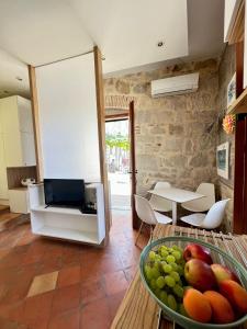 Et tv og/eller underholdning på Sweet suite Kaštel Old town