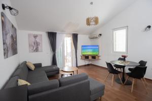 TV a/nebo společenská místnost v ubytování Apartment Petar