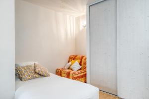Postel nebo postele na pokoji v ubytování Roc Hotel - Hôtel 4 étoiles les pieds dans l'eau