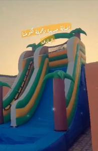 einen Wasserpark mit Achterbahn in der Unterkunft شاليةالخفجي in Al Khafji