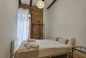 Posteľ alebo postele v izbe v ubytovaní Enjoy Apartment 4 pax at Ruzafa with sunny terrace