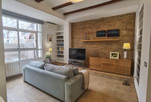 Televízia a/alebo spoločenská miestnosť v ubytovaní Enjoy Apartment 4 pax at Ruzafa with sunny terrace