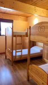 Divstāvu gulta vai divstāvu gultas numurā naktsmītnē Albergue El Pajar de Agés - Exclusivo para peregrinos - Exclusive for pilgrims