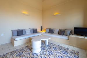 Fotografie z fotogalerie ubytování Luna Santorini Suites v destinaci Pyrgos + 100 fotografií