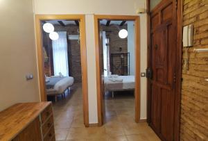 Posteľ alebo postele v izbe v ubytovaní Enjoy Apartment 4 pax at Ruzafa with sunny terrace