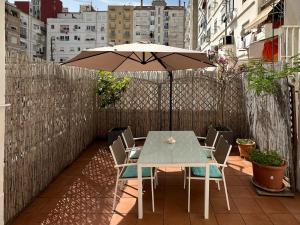 Patio alebo iná vonkajšia časť ubytovania Enjoy Apartment 4 pax at Ruzafa with sunny terrace