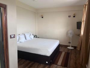 Postel nebo postele na pokoji v ubytování Joyous Rooms