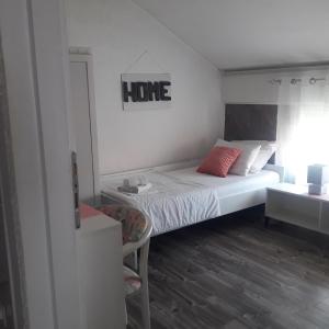 Postel nebo postele na pokoji v ubytování Apartmani Nis
