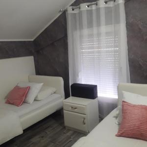 Postel nebo postele na pokoji v ubytování Apartmani Nis