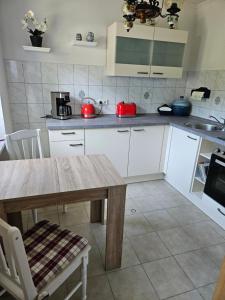 Kuchyň nebo kuchyňský kout v ubytování Ferienwohnung 1 Am Park