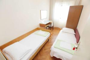 Postel nebo postele na pokoji v ubytování Apartments Dubravka