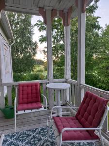 Ein Balkon oder eine Terrasse in der Unterkunft Bobackan pihatorpan kammarit
