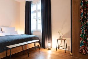 a bedroom with a bed and a window at Palais Wunderlich in Lahr