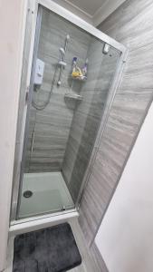 Ένα μπάνιο στο Deluxe Double bedroom with private bathroom, parking and WiFi +14 φωτογραφίες