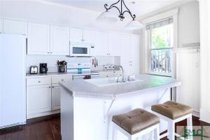 Η κουζίνα ή μικρή κουζίνα στο Design District Executive Rental Condo