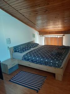 Ένα ή περισσότερα κρεβάτια σε δωμάτιο στο Sea View Apartment in the Center of Pula