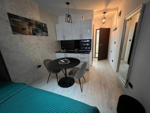 a small kitchen with a table and chairs in a room at Lux Cotton in Podgorica